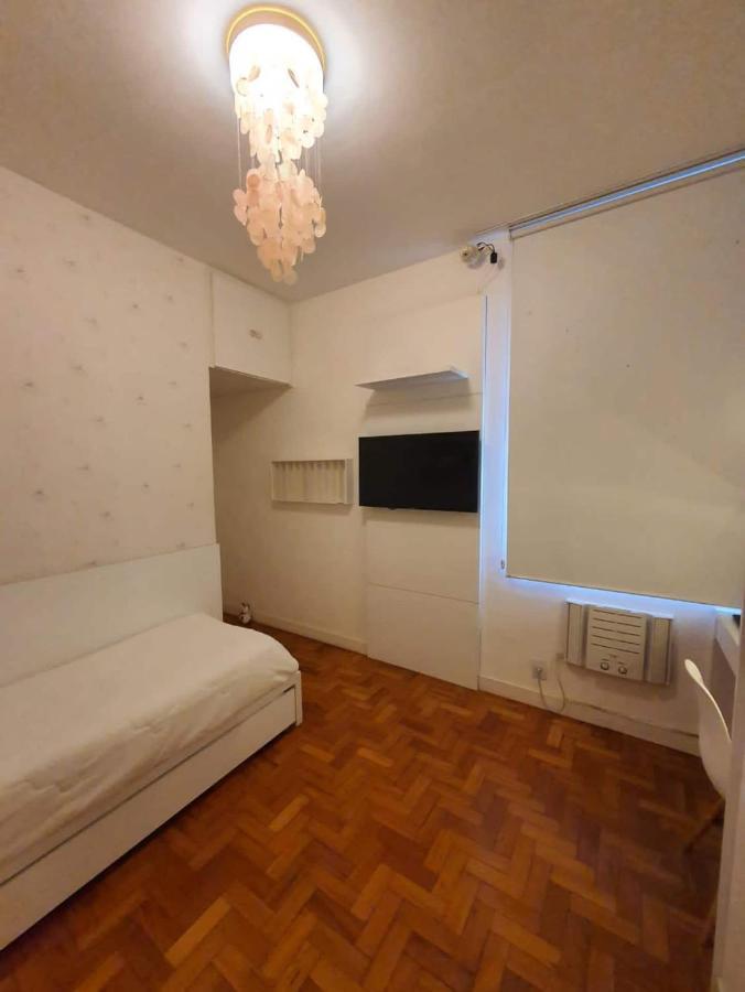 Apartment Arpoador Comfort: Beachside With Fiber Internet